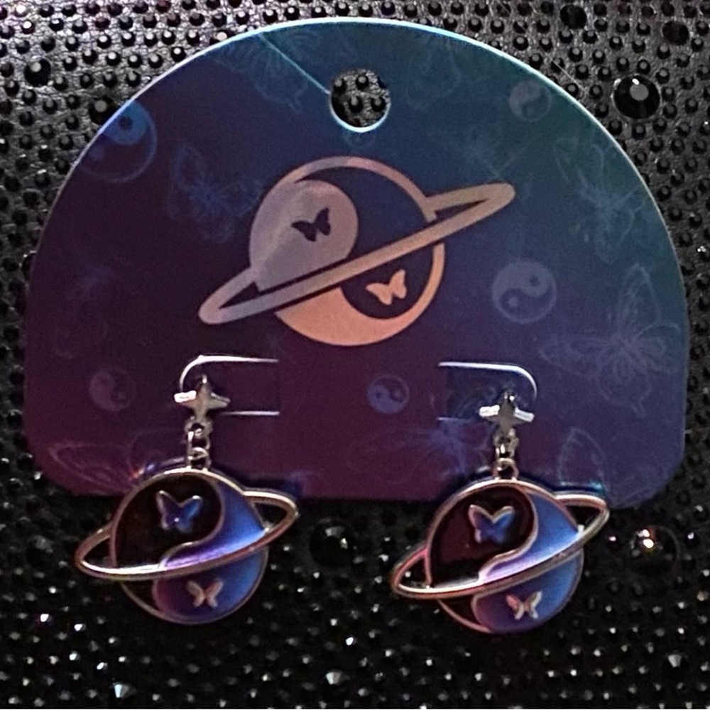Hot Topic Butterfly Yin Yang Planet Earrings